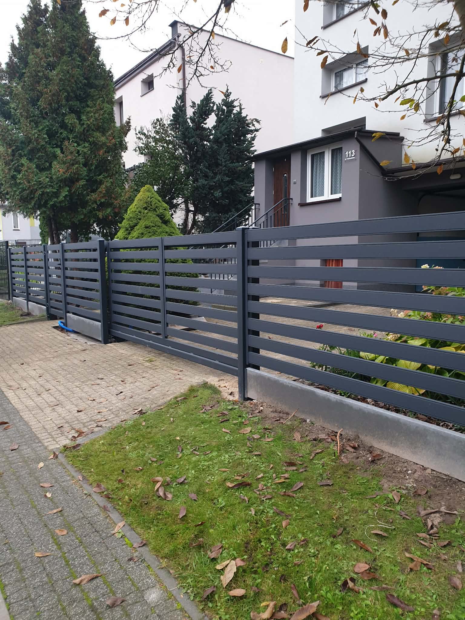 Ogrodzenie z murkiem — Płocimy Ogrodzenia